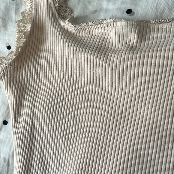 Beige lace trim tank - Picture 5 of 5